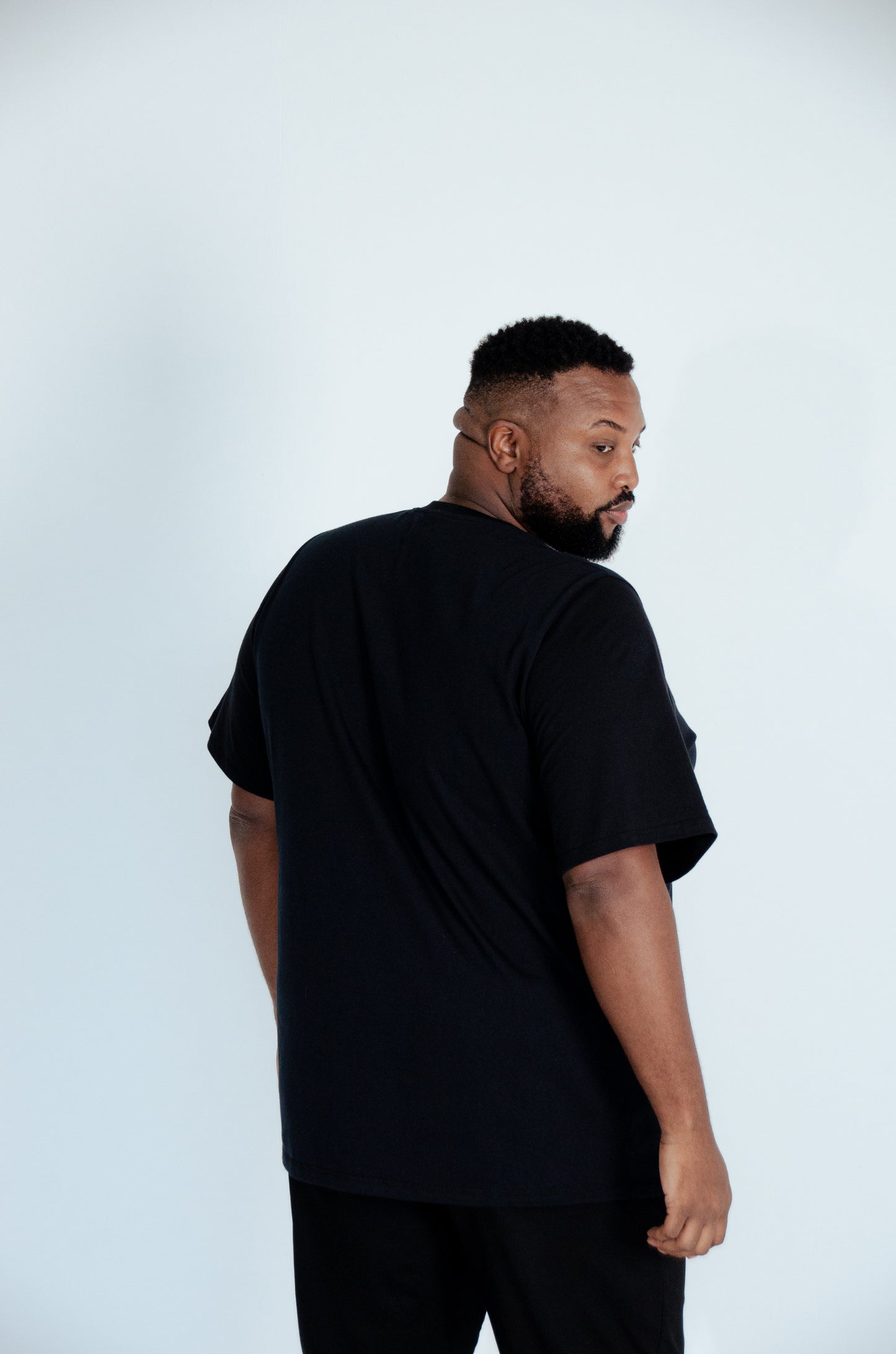 The Perfect Plus-Size Tee – Built for Comfort & Confidence